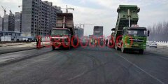道路铺油